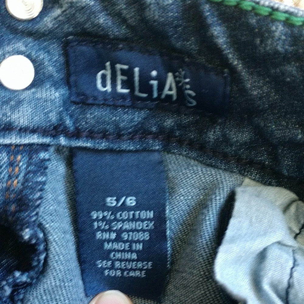 Cut Off Shorts - Picture 3 of 4